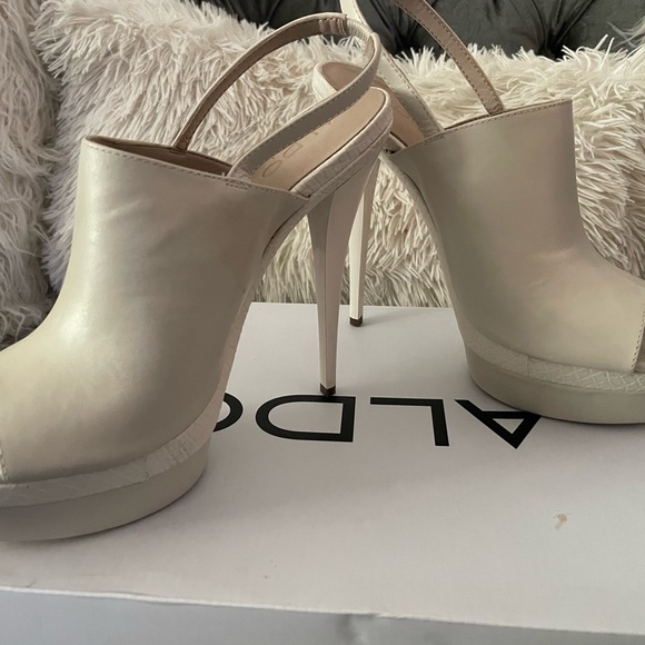 New Never Worn Gorgeous High Heels - Picture 1 of 5